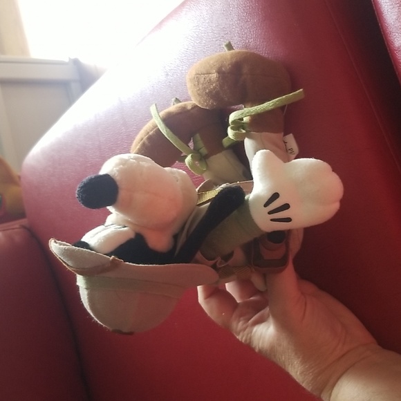 Jungle Cruise Goofy Plush 12" - Picture 8 of 8